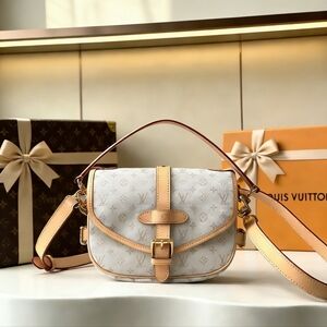 <AUTHENTIC>Louis Vuitton Diane Crossbody Bag in White
